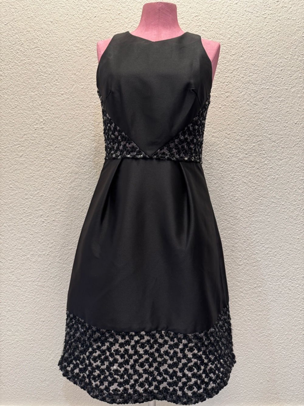 THEIA Black Satin Textured Floral Fit Flare Cocktail Dress Pockets XS 6